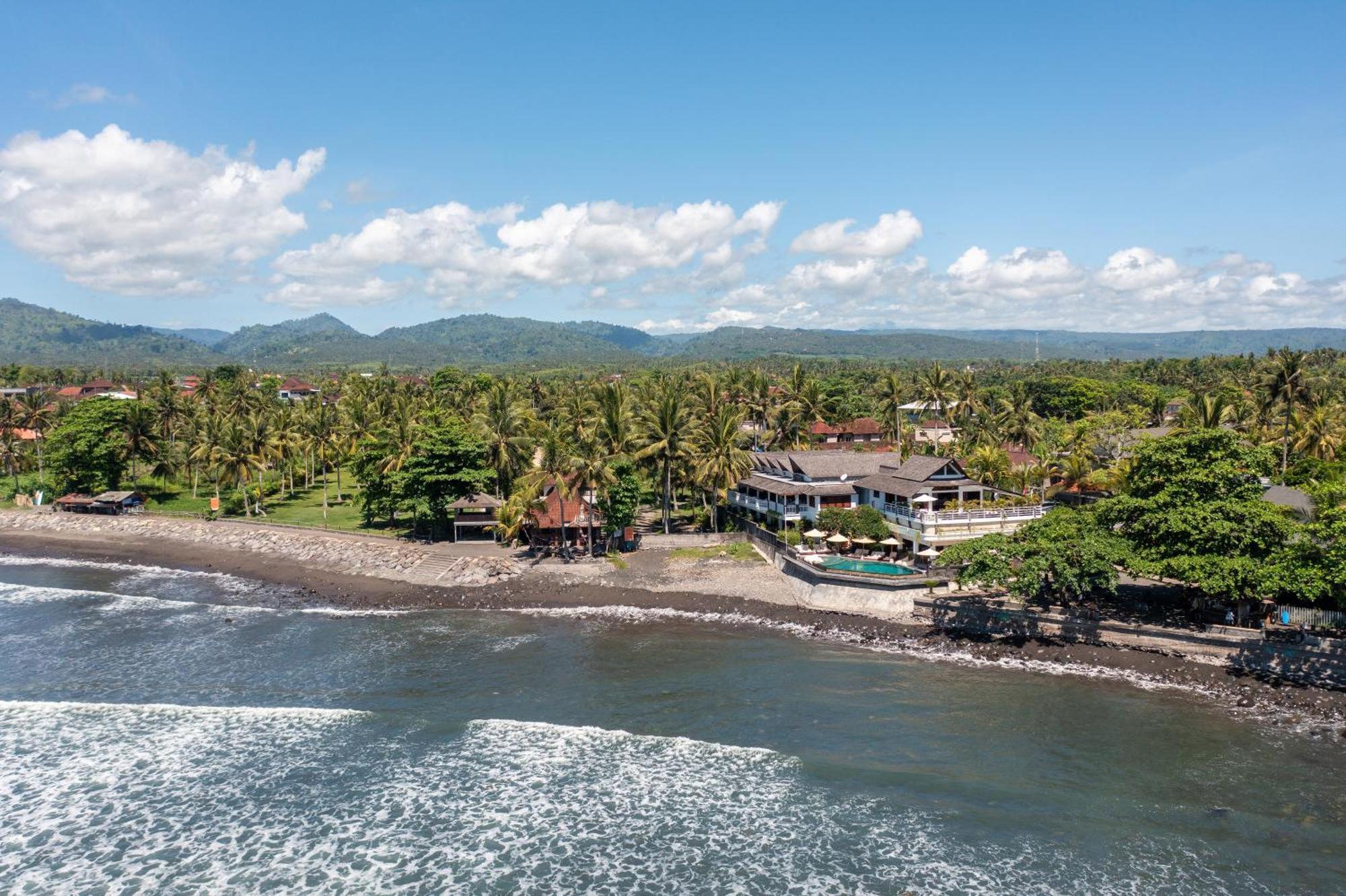 Bombora Medewi Hotel Pulukan Exterior photo